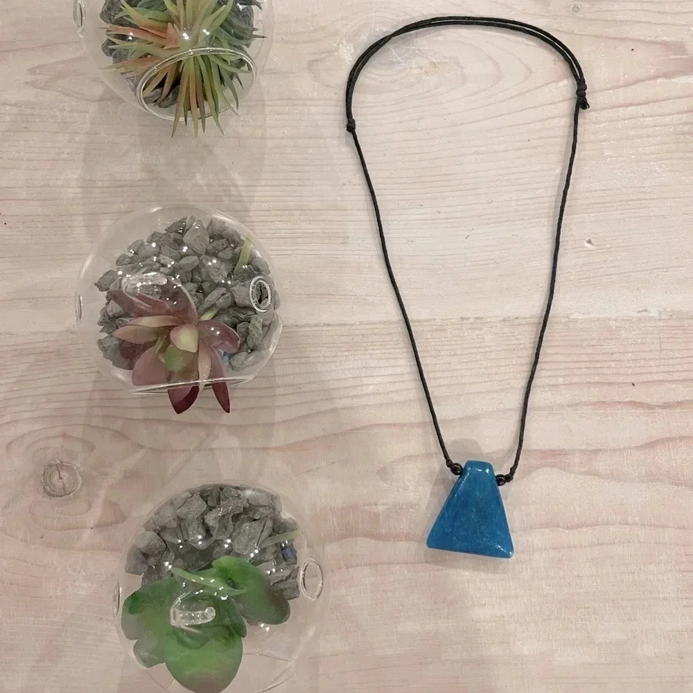 Stone necklace - Picture 3 of 8